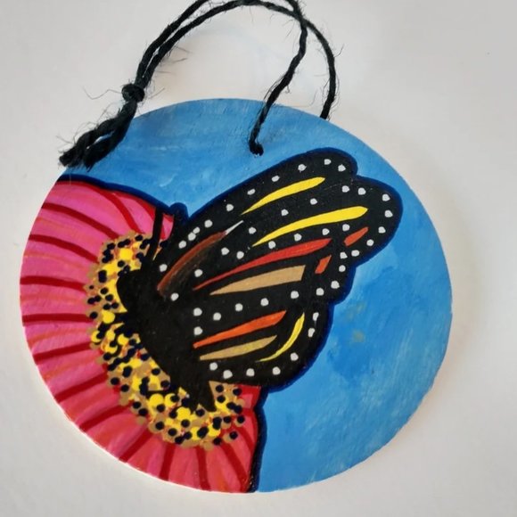 Monarch Butterfly Wooden Christmas Ornament Hand Painted Handmade 3x3 Inches NWT - Picture 1 of 16